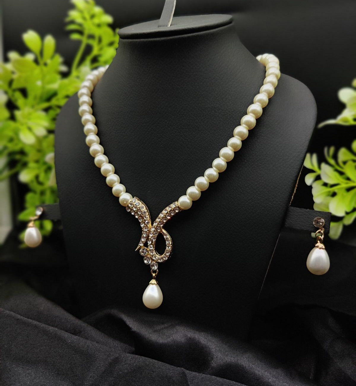 Imported Exquisite Pearl Necklace Set With Radiant Pendant & Earrings | Girls & Women Fashion | 7