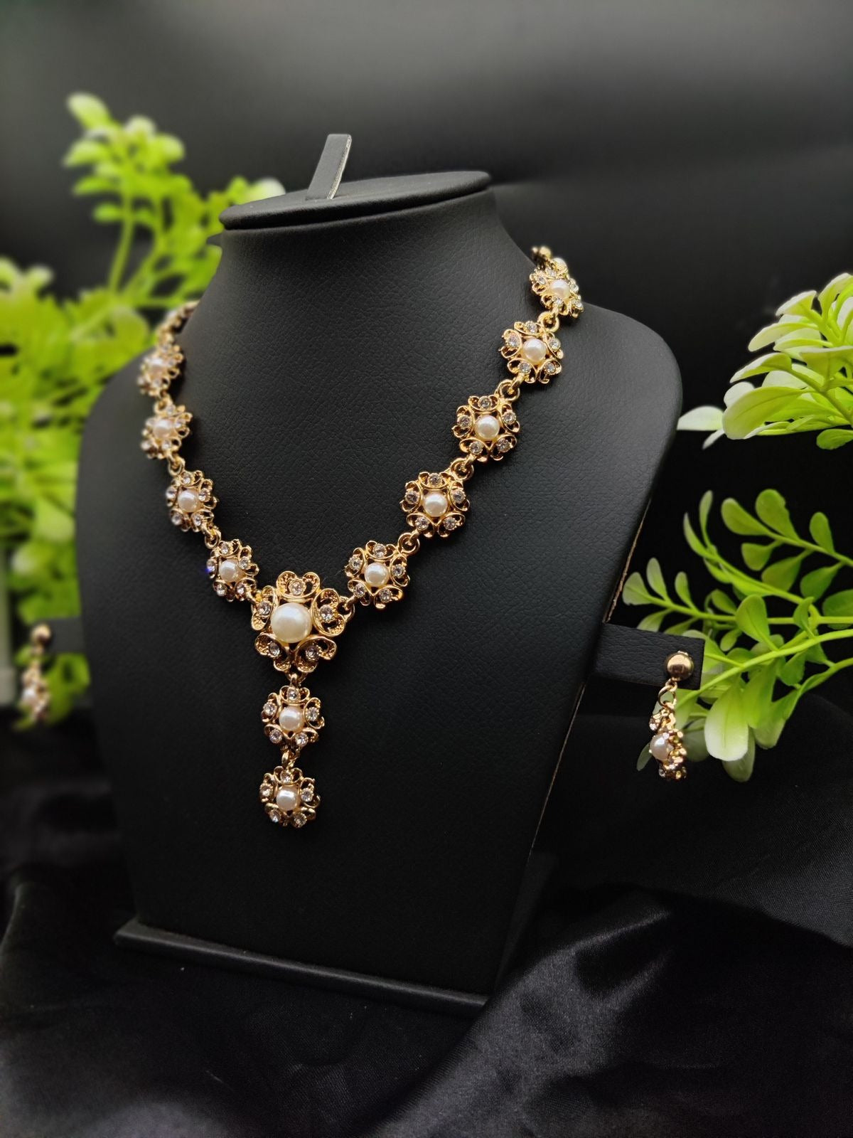 Imported Majestic Pearl Flower Necklace Set | Best Quality Necklace For Girls & Women | Artificial Jewellery | 3