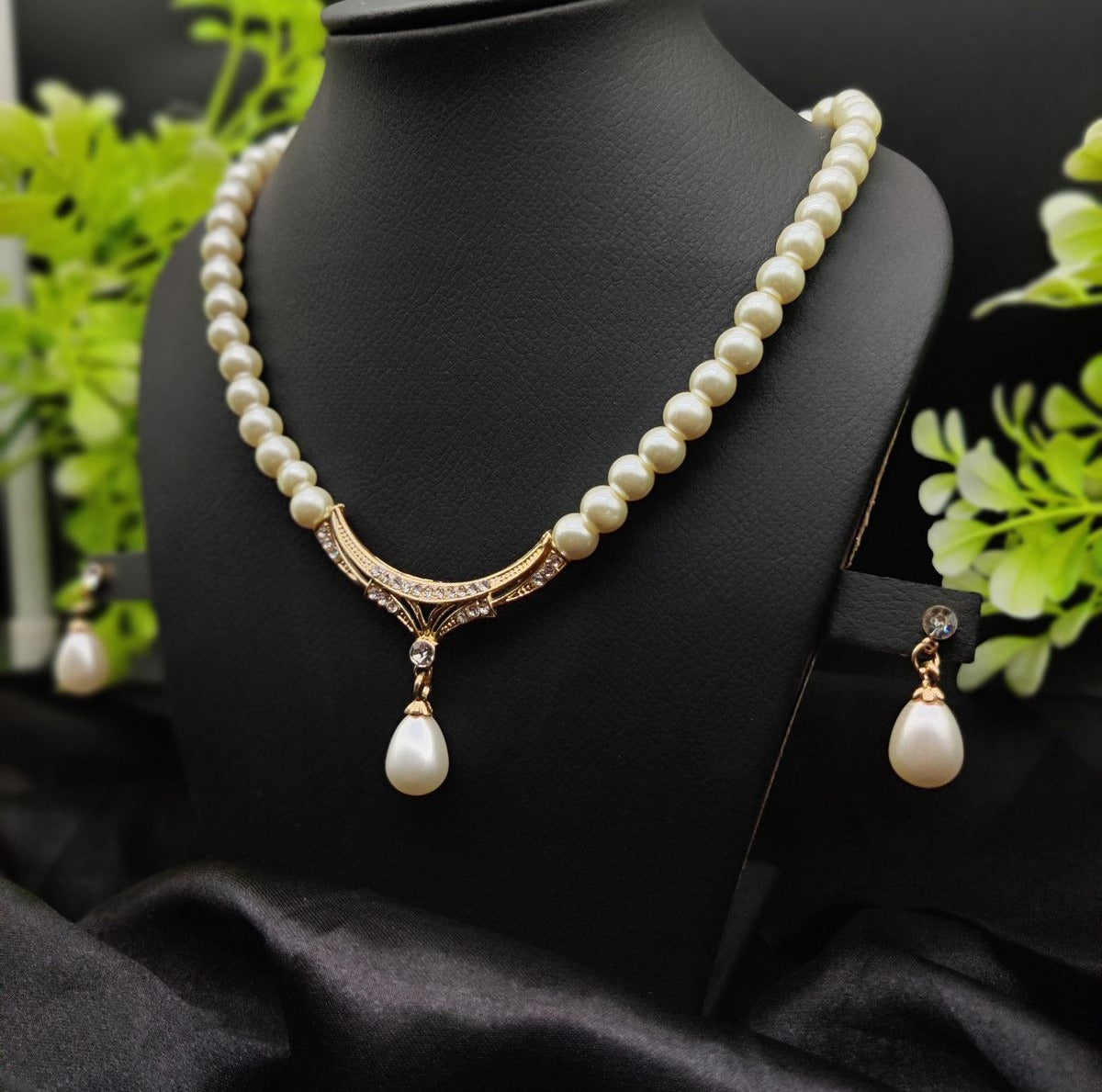 Imported Elegant Gold-plated Pearl Necklace With Teardrop Pendant | Girls & Women Fashion | 4
